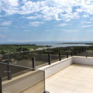 Poreč, stambeno poslovni objekt sa apartmanima i podzemnim garažama