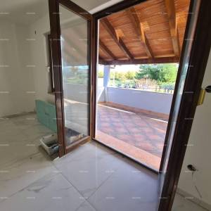 Poreč – stan na katu s vrtom