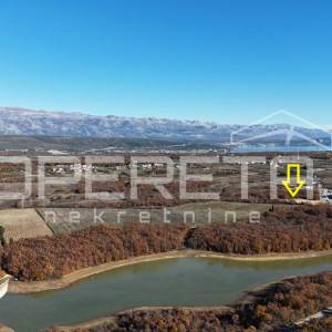 Posedarje – gospodarsko zemljište 25.000 m² uz magistralu, top lokacija