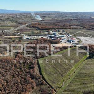 Posedarje – gospodarsko zemljište 25.000 m² uz magistralu, top lokacija