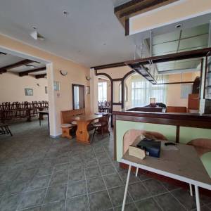 POSL. PRILIKA: POSLOVNA ZGRADA UGOSTITELJSKE NAMJENE-RESTORAN U TUŠILOVIĆU + sobe za iznajmljivanje