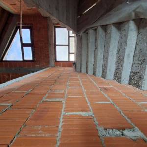 POSL. PRILIKA: POSLOVNA ZGRADA UGOSTITELJSKE NAMJENE-RESTORAN U TUŠILOVIĆU + sobe za iznajmljivanje