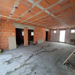 POSL. PRILIKA: POSLOVNA ZGRADA UGOSTITELJSKE NAMJENE-RESTORAN U TUŠILOVIĆU + sobe za iznajmljivanje