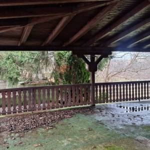 POSL. PRILIKA: POSLOVNA ZGRADA UGOSTITELJSKE NAMJENE-RESTORAN U TUŠILOVIĆU + sobe za iznajmljivanje