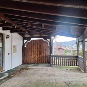 POSL. PRILIKA: POSLOVNA ZGRADA UGOSTITELJSKE NAMJENE-RESTORAN U TUŠILOVIĆU + sobe za iznajmljivanje