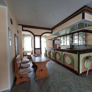 POSL. PRILIKA: POSLOVNA ZGRADA UGOSTITELJSKE NAMJENE-RESTORAN U TUŠILOVIĆU + sobe za iznajmljivanje