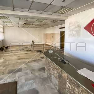 Poslovni prostor s izlogom, 130,20 m2,  Metković, centar