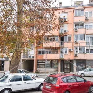 Poslovni prostor s izlogom, 130,20 m2,  Metković, centar