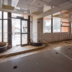 Poslovni prostor s izlogom, 130,20 m2,  Metković, centar