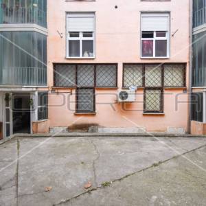 Poslovni prostor s izlogom, 130,20 m2,  Metković, centar