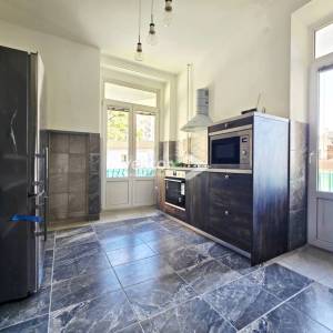 Potok, adaptiran četverosoban stan s garažom