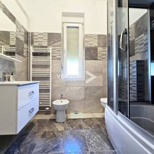 Potok, adaptiran četverosoban stan s garažom