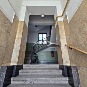 Potok, adaptiran četverosoban stan s garažom