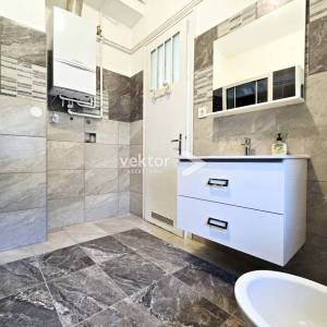 Potok, adaptiran četverosoban stan s garažom