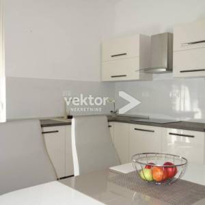 Potok, uređen 4-soban stan s balkonom