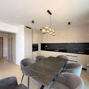 Predivan stan u Medulinu sa bazenom i garažom. 500 metara do plaže.