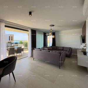 Predivan stan u Medulinu sa bazenom i garažom. 500 metara do plaže.