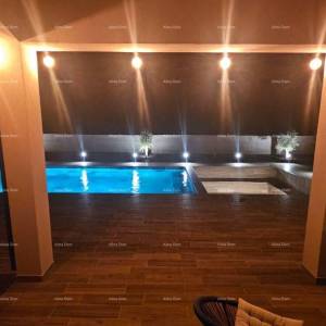 Prekrasna kuća s bazenom i vrtom blizu Labina