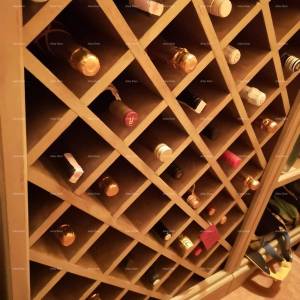 Prekrasna kuća s velikim bazenom. BLIZINA KAŠTELIRA.