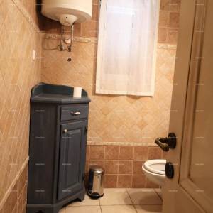 Prekrasna kuća s velikim bazenom. BLIZINA KAŠTELIRA.