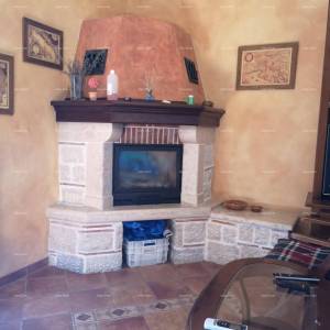 Prekrasna kuća s velikim bazenom. BLIZINA KAŠTELIRA.