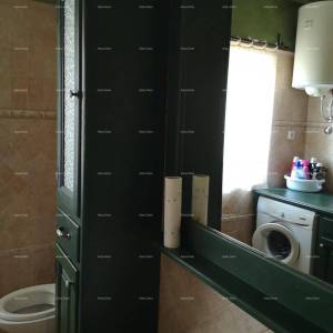 Prekrasna kuća s velikim bazenom. BLIZINA KAŠTELIRA.