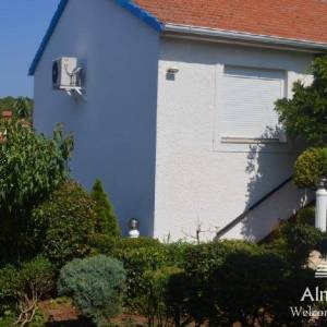 Prekrasna kuća u Banjolama sa vrtom iz snova!!!!