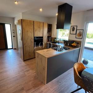 Prekrasna Vila sa bazenom kompletno opremljena,LABIN okolica