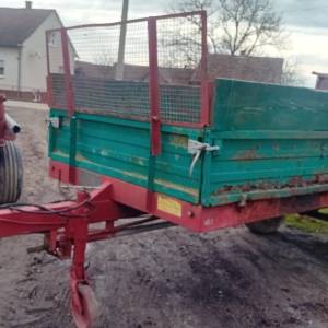 Prikolica ta stajski gnoj