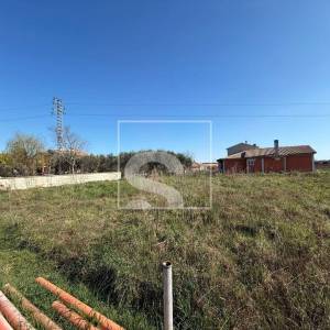 PRILIKA! Građevinsko zemljište s dozvolom - Šišan