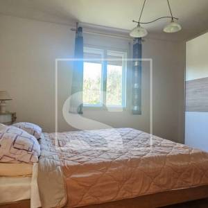 Prilika! Kuća s 3 stana i pogledom na more