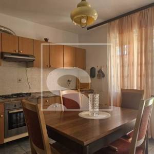 Prilika! Kuća s 3 stana i pogledom na more