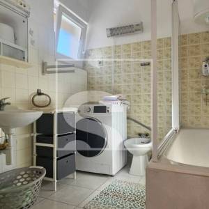 Prilika! Kuća s 3 stana i pogledom na more