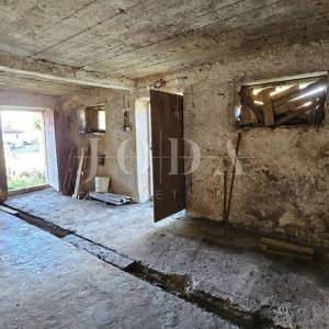 PRILIKA!Kamena starina za adaptaciju,Labin okolica