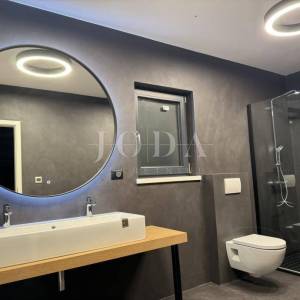 PRILIKA!!POPUST!Prekrasna stancija na prostranoj okućnici,GRAČIŠĆE