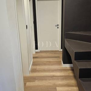 PRILIKA!!POPUST!Prekrasna stancija na prostranoj okućnici,GRAČIŠĆE