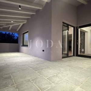 PRILIKA!!POPUST!Prekrasna stancija na prostranoj okućnici,GRAČIŠĆE