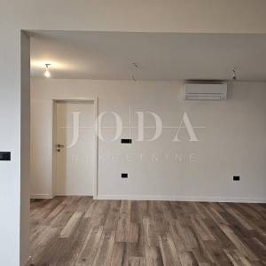 PRILIKA!!POPUST!Prekrasna stancija na prostranoj okućnici,GRAČIŠĆE