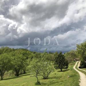 PRILIKA!!POPUST!Prekrasna stancija na prostranoj okućnici,GRAČIŠĆE