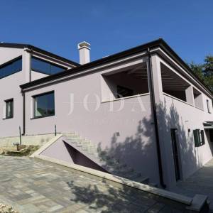 PRILIKA!!POPUST!Prekrasna stancija na prostranoj okućnici,GRAČIŠĆE