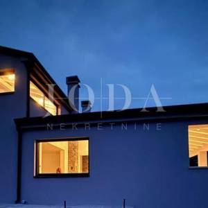 PRILIKA!!POPUST!Prekrasna stancija na prostranoj okućnici,GRAČIŠĆE