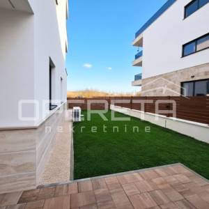 USELJIVO! Privlaka/Zadar - Penthouse E101, 70m od mora
