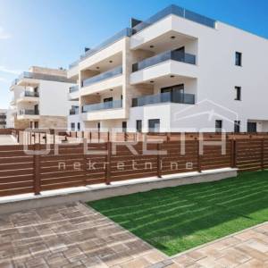USELJIVO! Privlaka/Zadar - Penthouse E101, 70m od mora