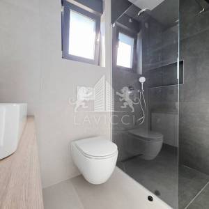 Prizemni apartman s vrtom na Viru | 300 m od mora