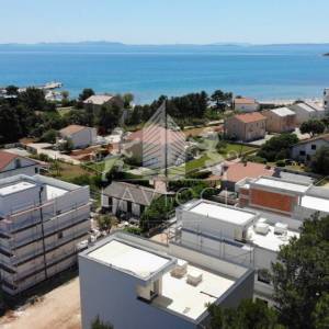 Prizemni apartman s vrtom na Viru | 300 m od mora