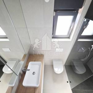 Prizemni apartman s vrtom na Viru | 300 m od mora