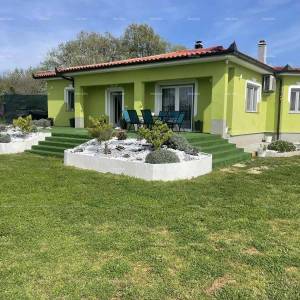 Prizemnica s velikim vrtom