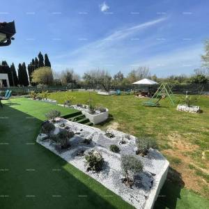 Prizemnica s velikim vrtom