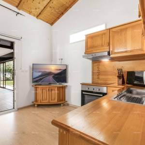 Prodaja dvije povezane kuće u Pomeru