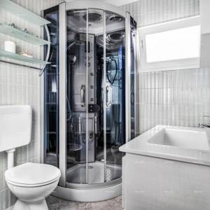 Prodaja dvije povezane kuće u Pomeru